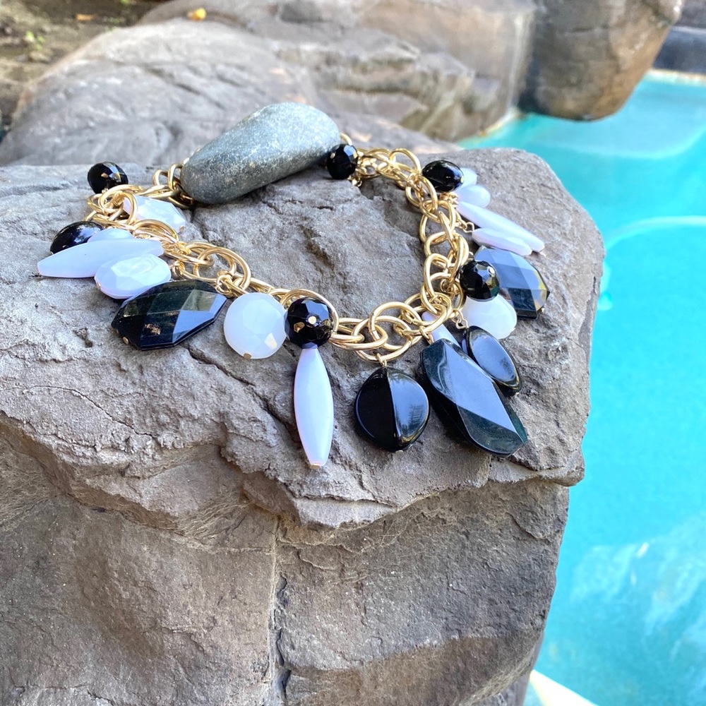 Breathtaking Statement Necklace in Blk & White